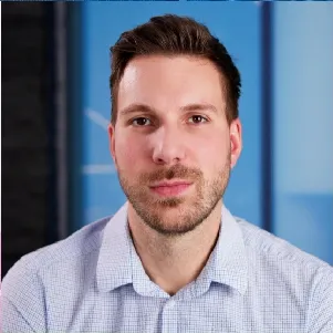 uc_stacked_images_elementor_9818e33_item1