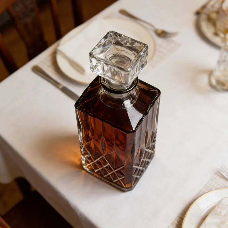 1000ml 长方菱纹洋酒瓶 (4)